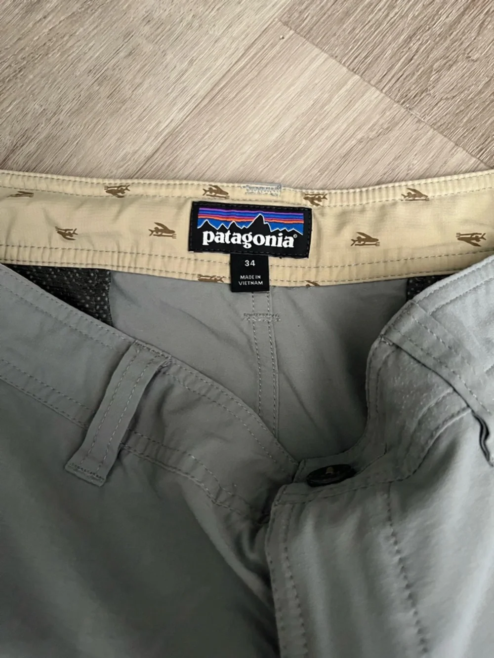 Patagonia‎ Men's Light Gray Performance Shorts size 34